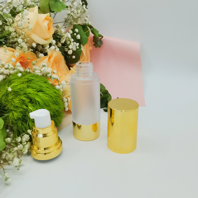 Wysokiej jakości 15 ml, 30 ml, 50 ml luksusowa bezpowietrzna butelka w sprayu do higieny osobistej
